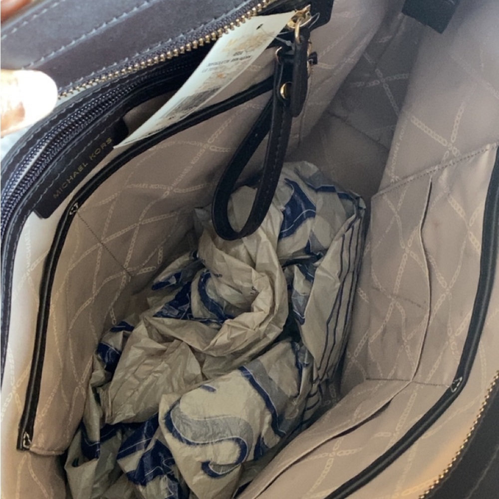 Michael KORS purse - Picture 8 of 8